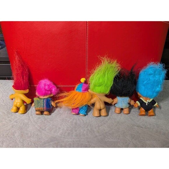 Lot of Vintage Troll Dolls – Mixed Outfits – Clothing Bundle – 1980s/90s Trolls - Picture 4 of 11